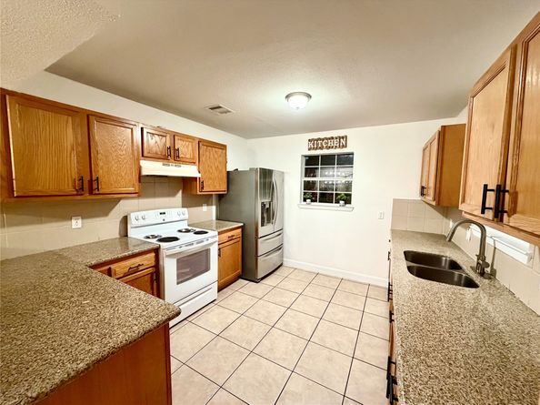 6634 Tuskegee St Street, Houston TX 77091