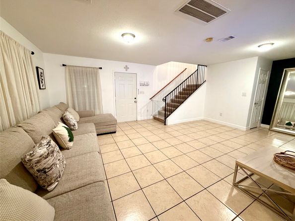 6634 Tuskegee St Street, Houston TX 77091