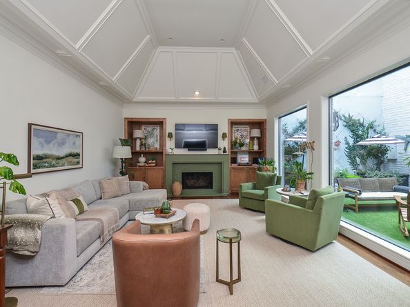 987 S Post Oak Lane, Houston TX 77056