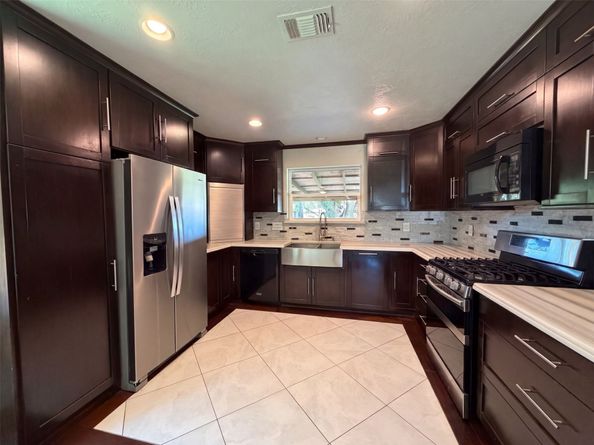 4750 Backenberry Drive, Friendswood TX 77546