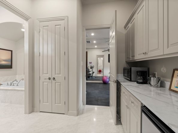 41 Tiel Way, Houston TX 77019