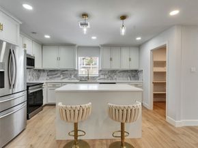 9003 Ledge Street, Houston TX 77075