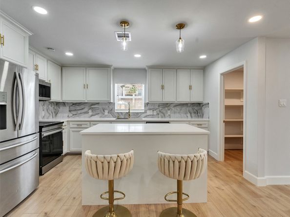 9003 Ledge Street, Houston TX 77075