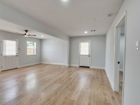 9003 Ledge Street, Houston TX 77075