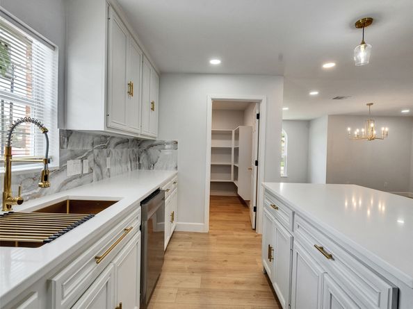 9003 Ledge Street, Houston TX 77075