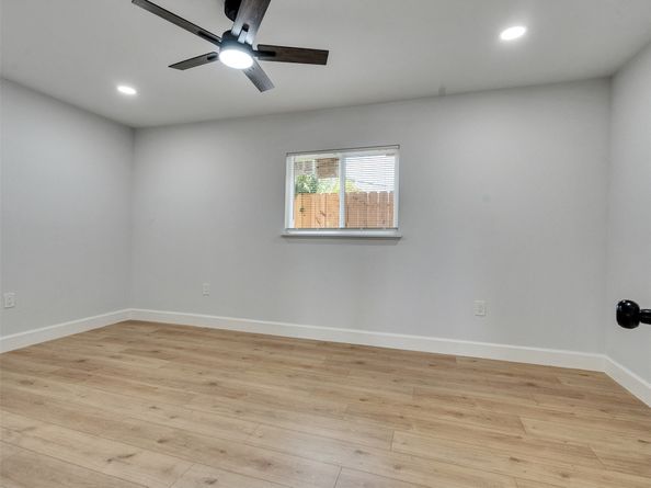 9003 Ledge Street, Houston TX 77075