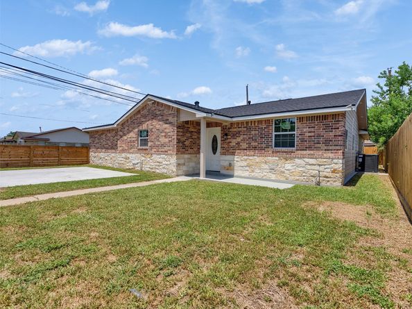 9003 Ledge Street, Houston TX 77075