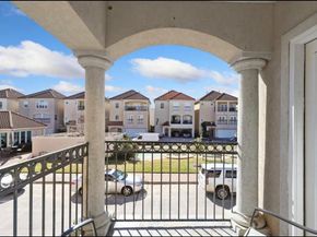 7150 Windwater Pkwy Parkway N, Houston TX 77036