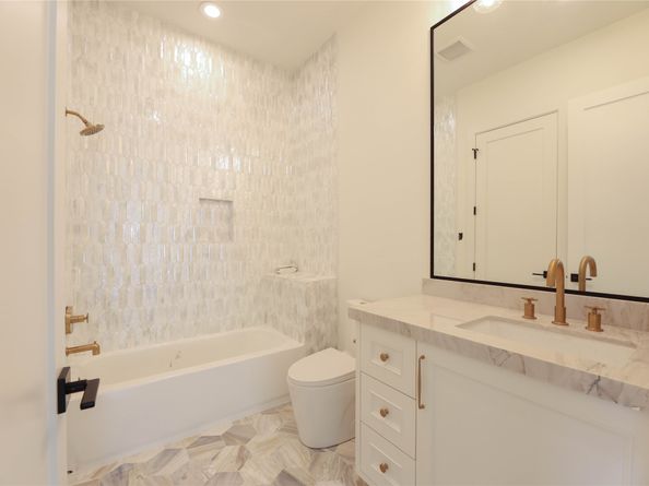 1030 W 41st Street, Houston TX 77018