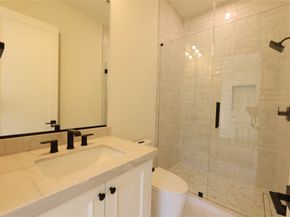 1030 W 41st Street, Houston TX 77018