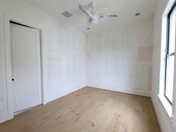 1030 W 41st Street, Houston TX 77018