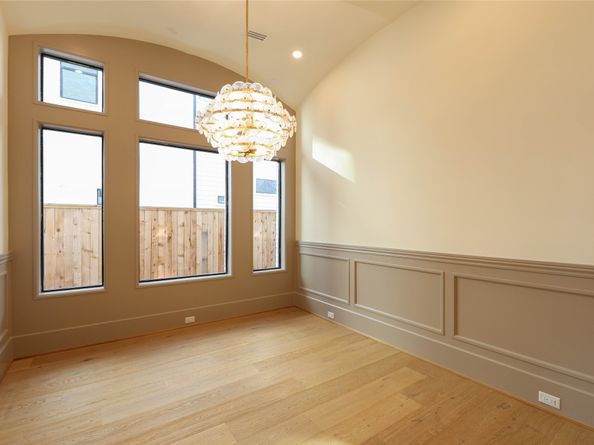1030 W 41st Street, Houston TX 77018