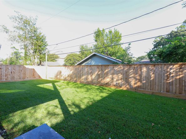 1030 W 41st Street, Houston TX 77018
