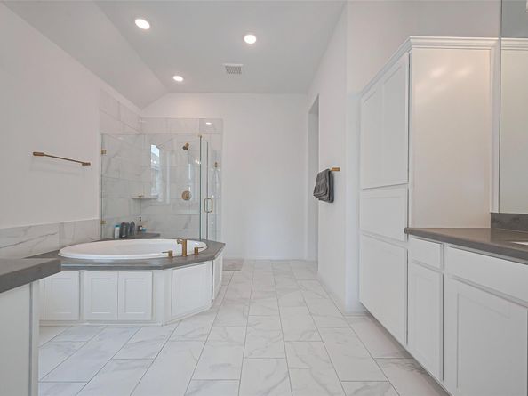 2611 Oakland Park Drive, Conroe TX 77385