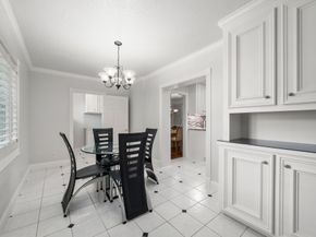317 Avenue Of Oaks Street, Houston TX 77009