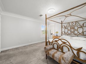317 Avenue Of Oaks Street, Houston TX 77009