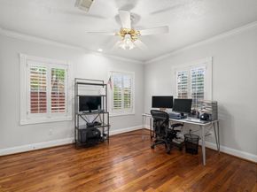 317 Avenue Of Oaks Street, Houston TX 77009