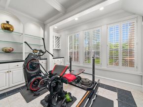 317 Avenue Of Oaks Street, Houston TX 77009