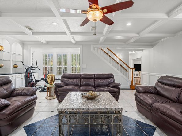 317 Avenue Of Oaks Street, Houston TX 77009