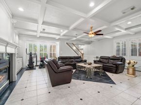 317 Avenue Of Oaks Street, Houston TX 77009
