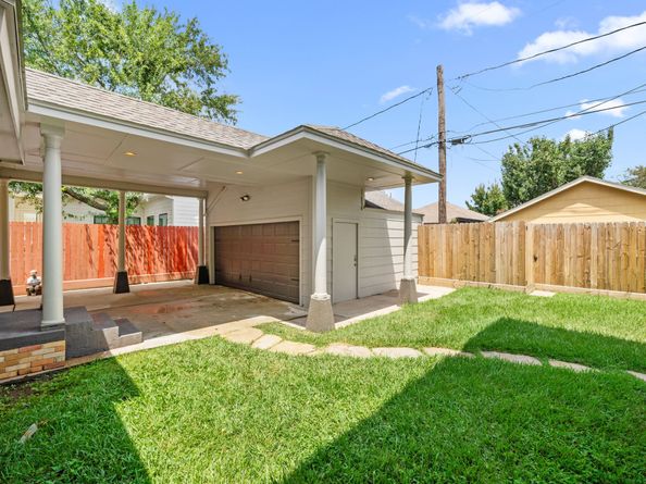 317 Avenue Of Oaks Street, Houston TX 77009
