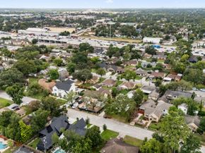 317 Avenue Of Oaks Street, Houston TX 77009