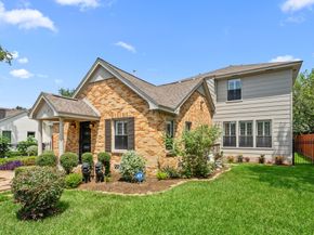 317 Avenue Of Oaks Street, Houston TX 77009