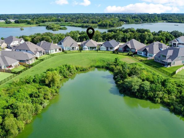619 Rita Blanca Dr, Webster TX 77598