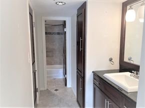 3525 Sage Road 404, Houston TX 77056