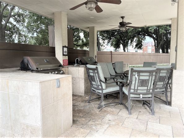 3525 Sage Road 404, Houston TX 77056