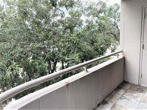 3525 Sage Road 404, Houston TX 77056