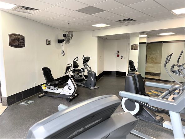 3525 Sage Road 404, Houston TX 77056