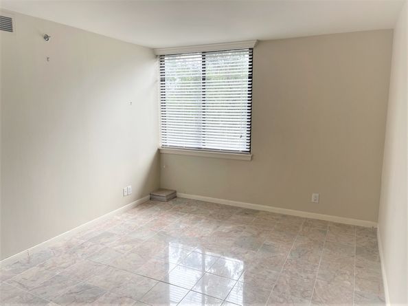 3525 Sage Road 404, Houston TX 77056