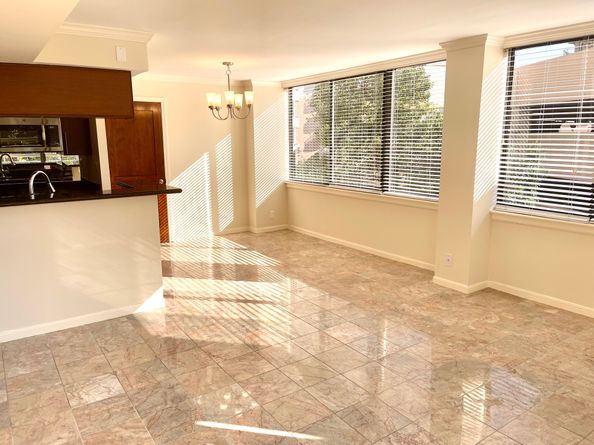 3525 Sage Road 404, Houston TX 77056