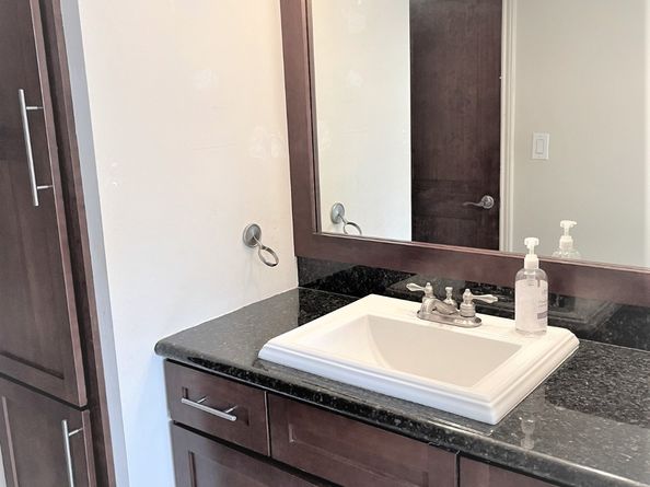 3525 Sage Road 404, Houston TX 77056