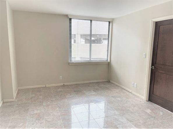 3525 Sage Road 404, Houston TX 77056