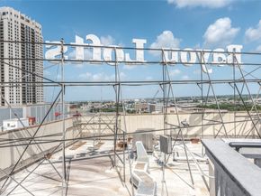 915 Franklin Street 9L, Houston TX 77002