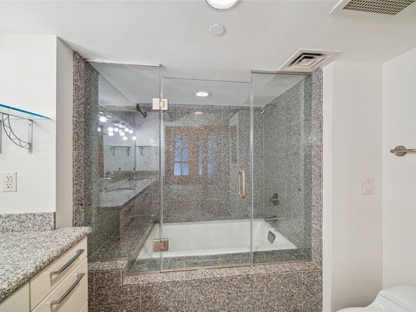 915 Franklin Street 9L, Houston TX 77002