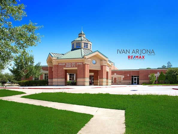 115 Regan Mead Ct, The Woodlands TX 77382