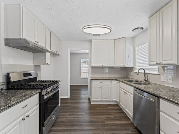 15402 W Barbara Circle, Houston TX 77071