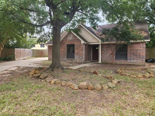 2703 Dovewood Lane, Spring TX 77373