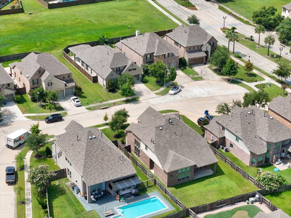 423 Yegua Street, Webster TX 77598