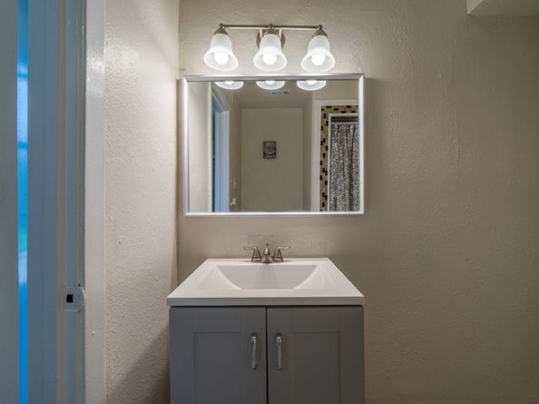 5742 Schevers Street, Houston TX 77033