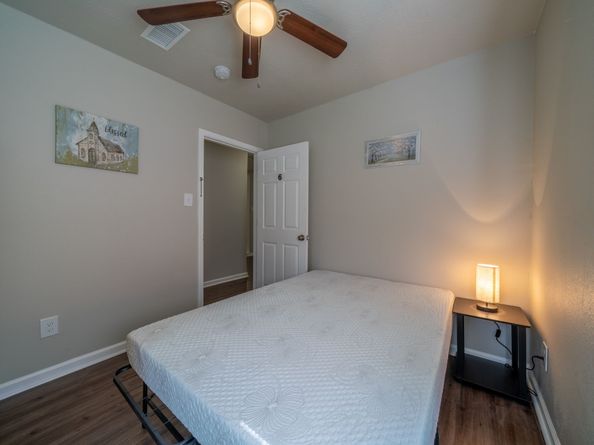 5742 Schevers Street, Houston TX 77033