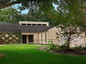 46 N Autumnwood Way, The Woodlands TX 77380
