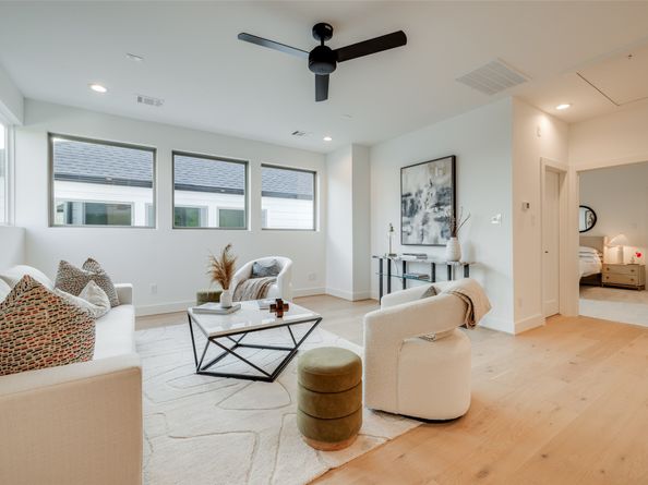 2628 PECKHAM Street, Houston TX 77098