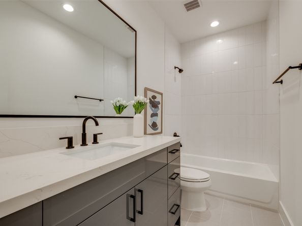 2628 PECKHAM Street, Houston TX 77098