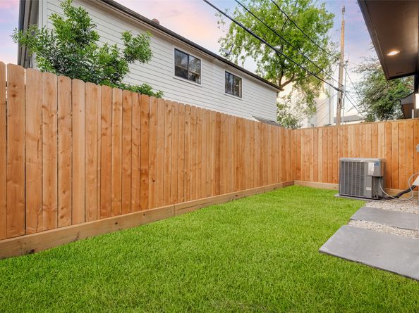 2628 PECKHAM Street, Houston TX 77098