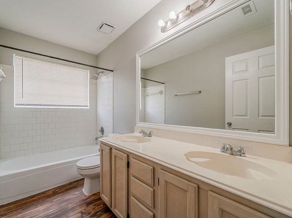 4122 Sablechase Drive, Houston TX 77014