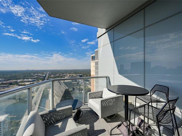 200 Congress Ave 32SE, Austin TX 78701